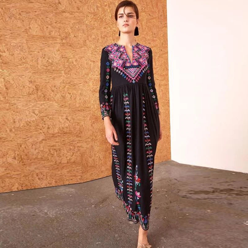 Summer new Bohemian tourist holiday beach dress heavy industry embroidery ethnic wind v-neck dress