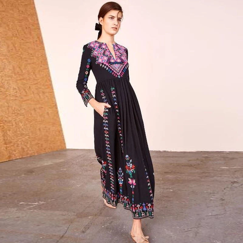 Summer new Bohemian tourist holiday beach dress heavy industry embroidery ethnic wind v-neck dress